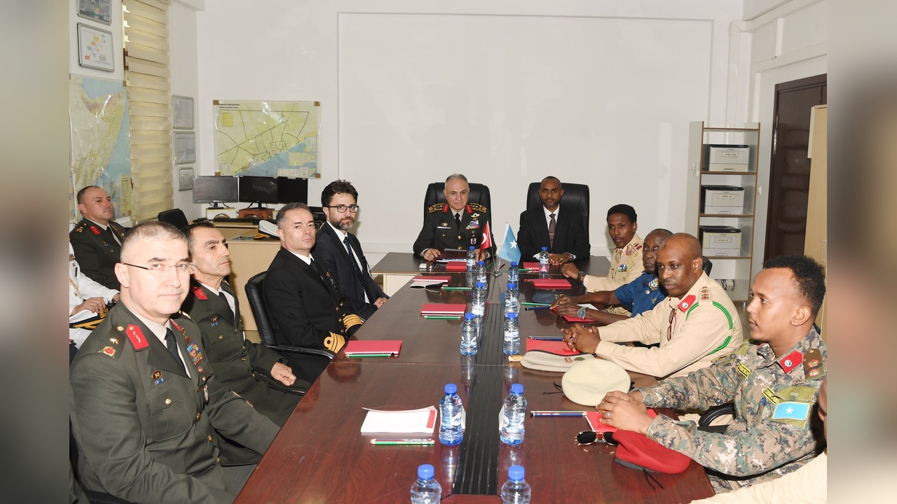 Orgeneral Metin Gürak, Somali'de Askeri Törenle Karşılandı