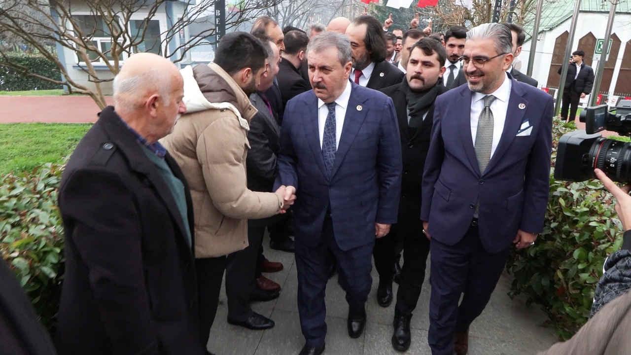 Destici: Terör Örgütü Partisi Olmaz