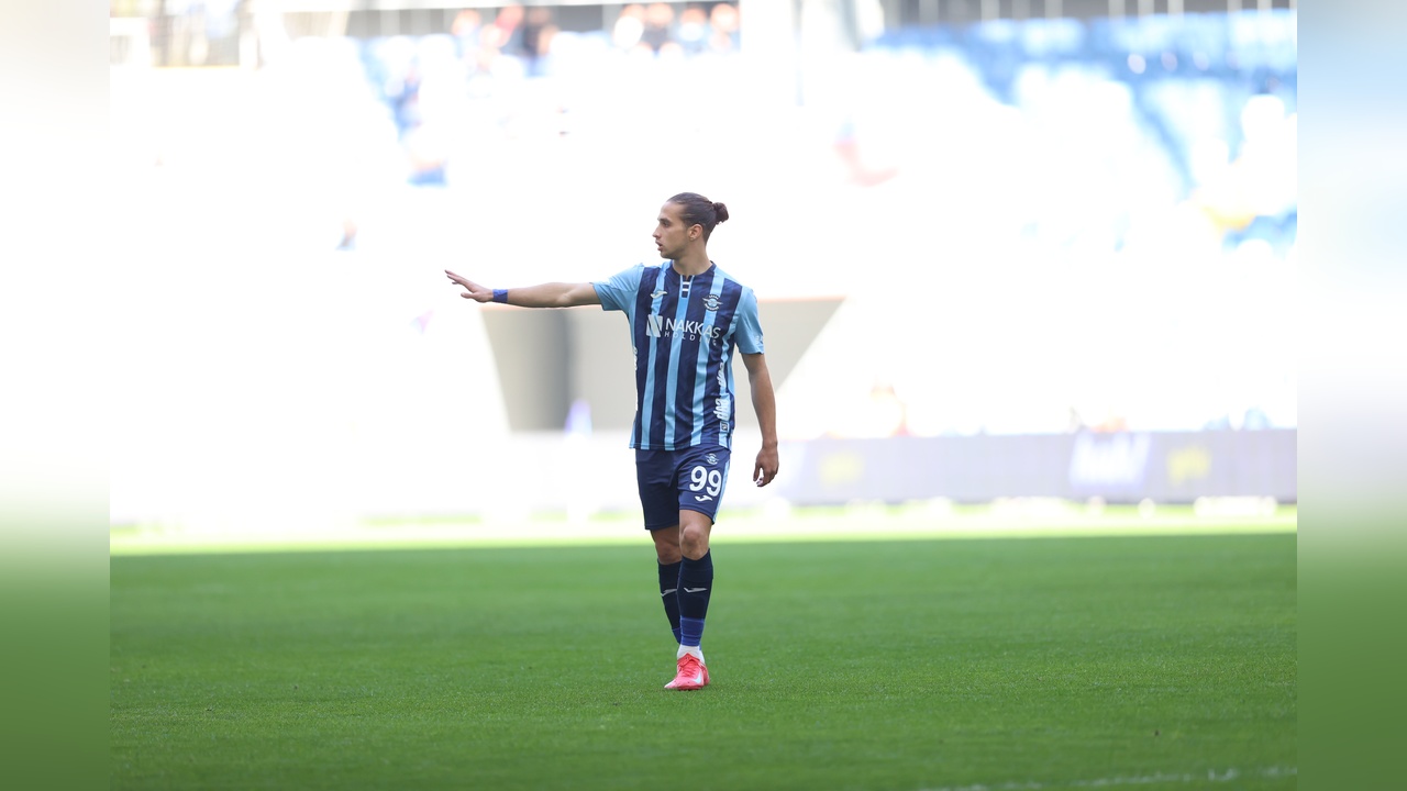 Kasımpaşa, Adana Demirspor'u 5-3 Yenerek Öne Geçti