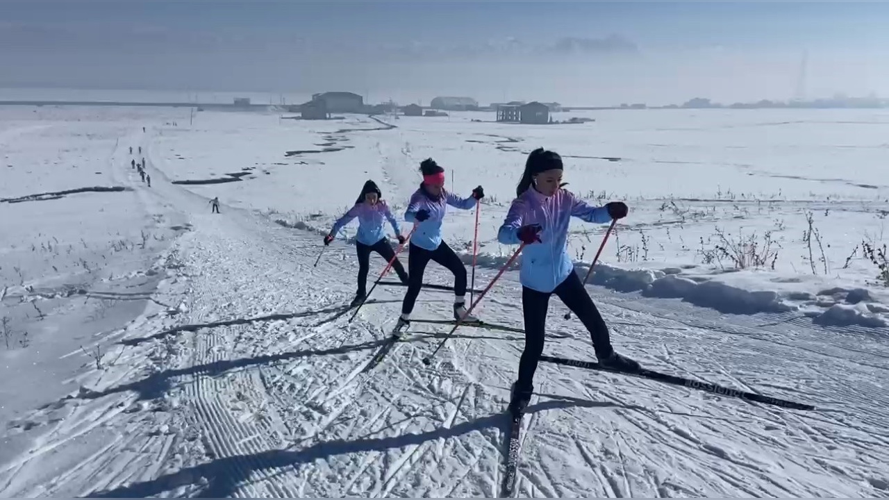 Yüksekova'da Kayak Heyecanı: Sporcular Yarışmalara Hazırlanıyor