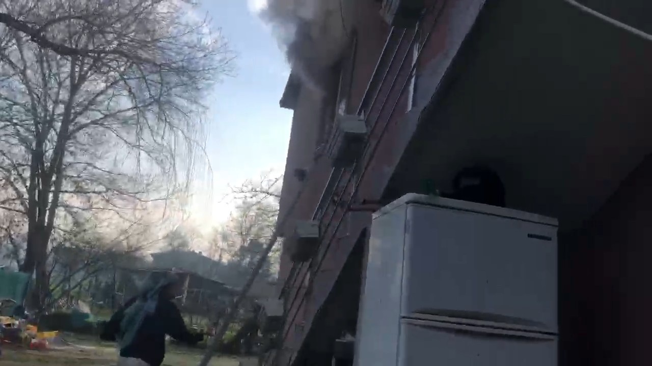 Kocaeli'de İtfaiye Ekipleri Mahsur Kalan İki Kişiyi Kurtardı