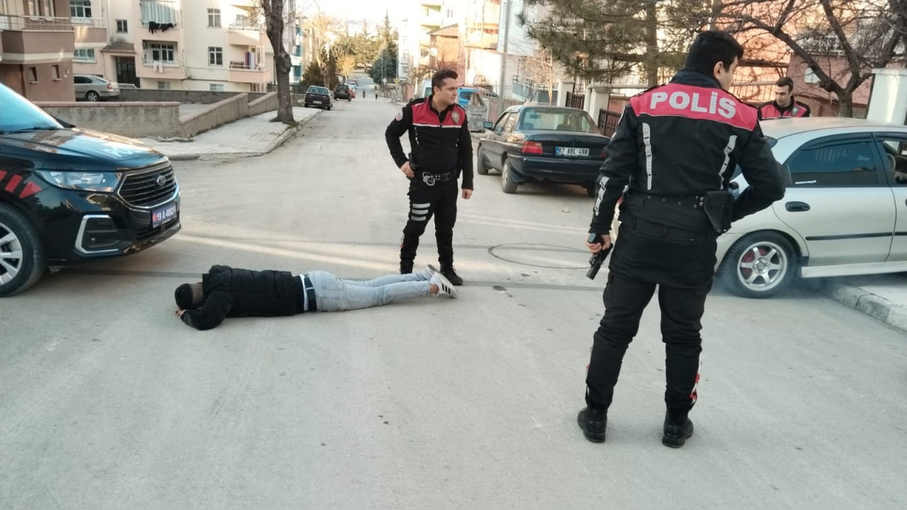 Ehliyetsiz Sürücü, Polisin İhtarına Uymayarak Kaza Yaptı
