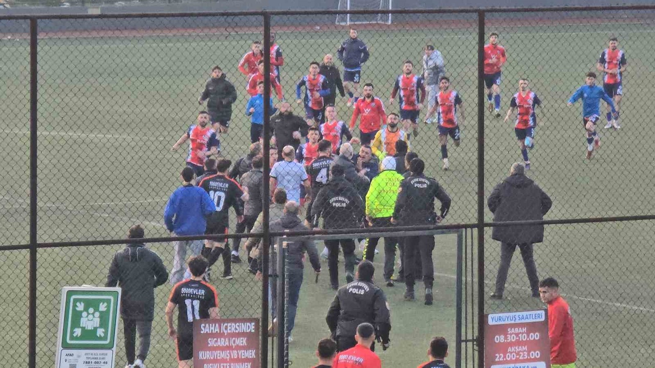 Amatör Maçta Gergin Anlar: Saha ve Tribün Karıştı