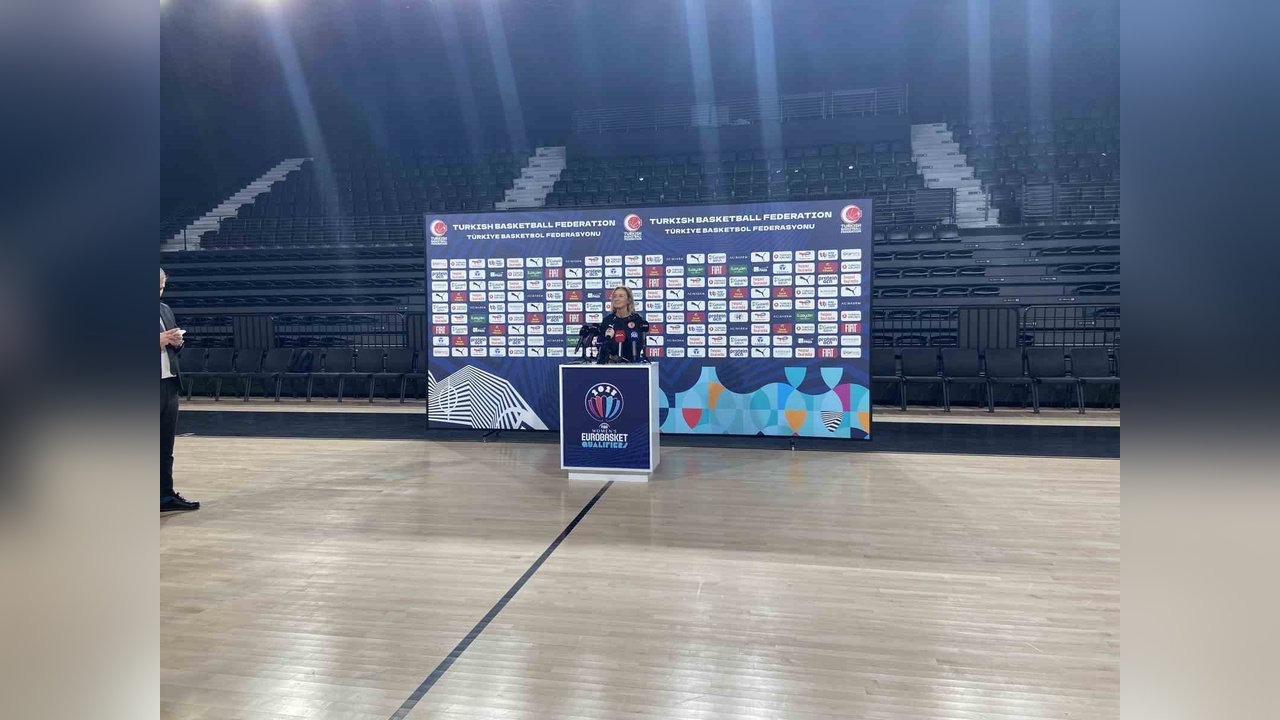 A Milli Kadın Basketbol Takımı Medya Günü'nde Basının Karşısına Çıktı