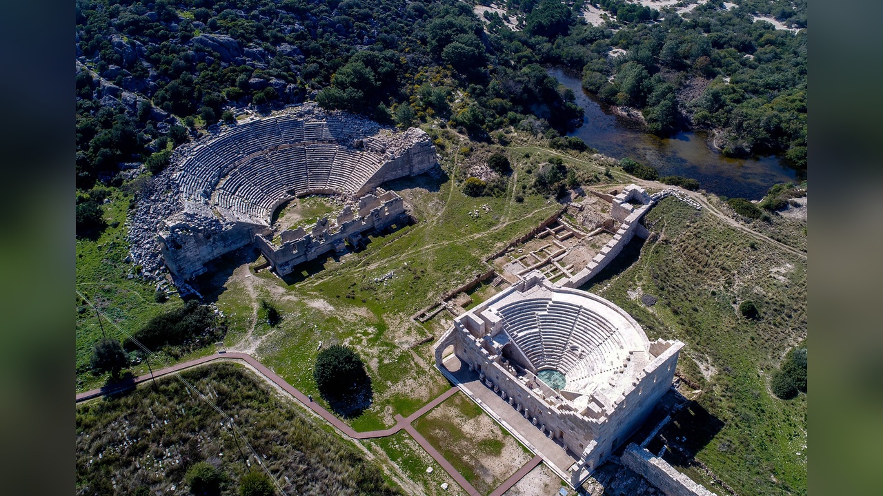 Patara ve Antalya Müzesi Ziyaretçi Akınına Uğruyor