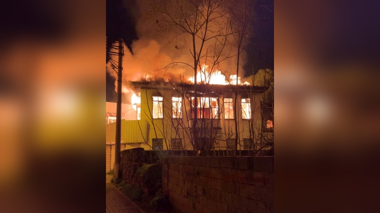 Tarihi Bina Antalya'da Alevlere Teslim Oldu