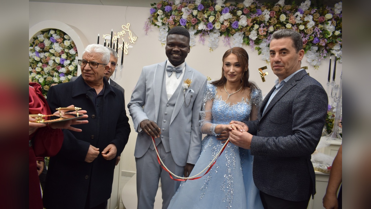 Batman'da Düğün Töreni: Afrikalı Gelin ve Damat Bir Araya Geldi