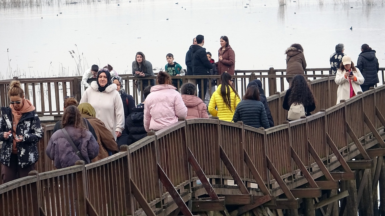 Efteni Gölü'nde Hafta Sonu Yoğun Ziyaretçi Akışı