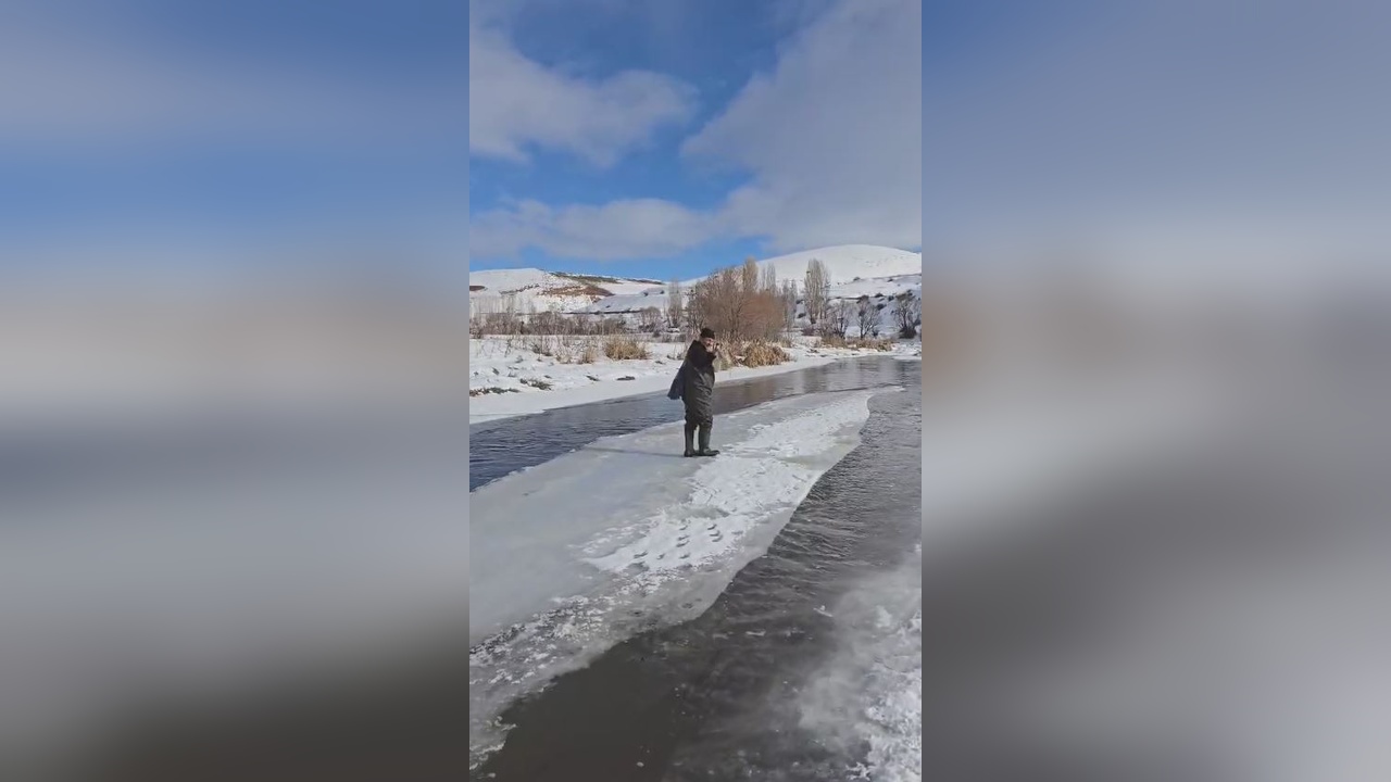 Buz Kütlesi Nehirde Sal Gibi Kullanıldı