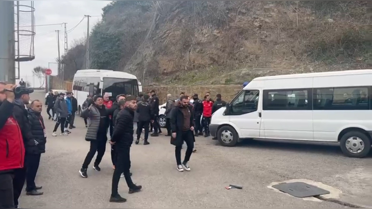 Kars 36 Spor Kafilesi Taraftar Saldırısına Uğradı