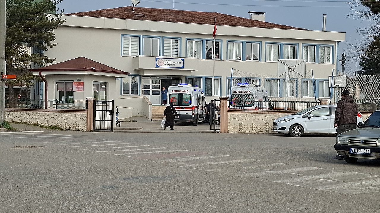 Çiğ Köfte Tüketimi Sonrası 5 Öğrenci Hastaneye Kaldırıldı