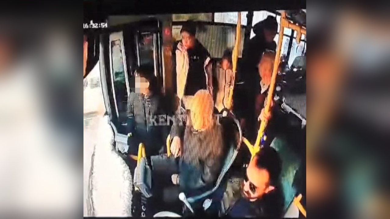 Otobüste Bayılan Çocuk Asfalta Düştü: Kafatası Kırıldı