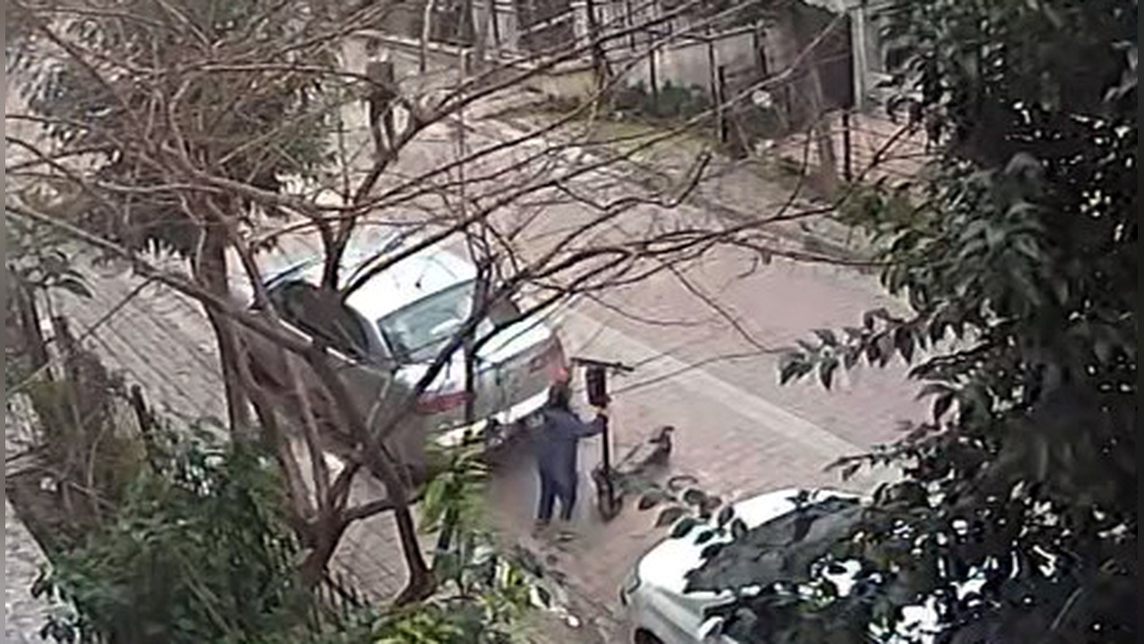 Avcılar'da Skuter Hırsızlığı Güvenlik Kameralarına Yansıdı