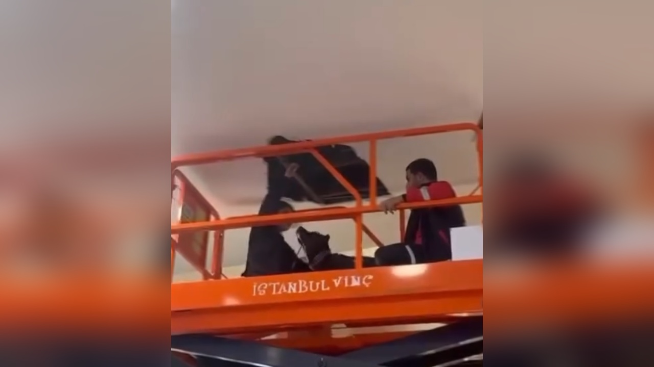 AVM'deki Kuyumcudan 3 Kilo Altın Çalındı: Hırsızlık Şüphesi Üzerine Havalandırma Boşlukları Kontrol Edildi