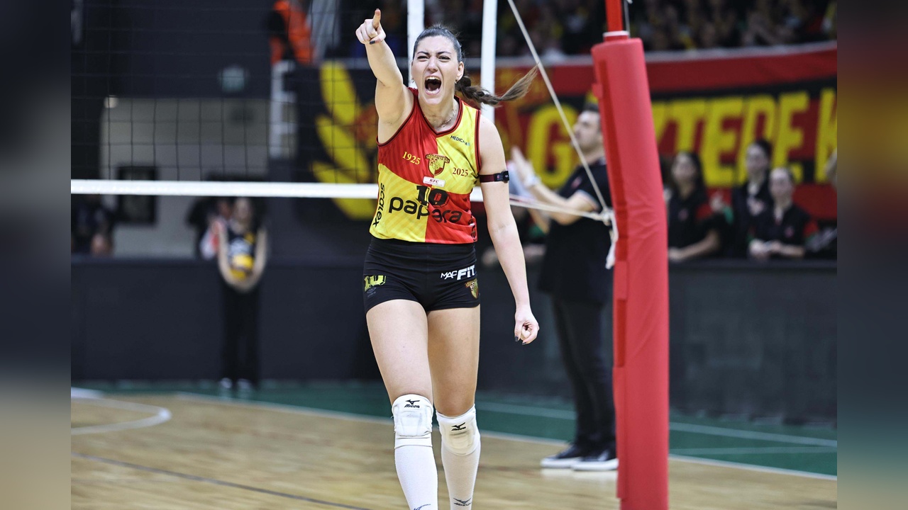 Göztepe, Derbideki Başarısını Coşkuyla Kutladı