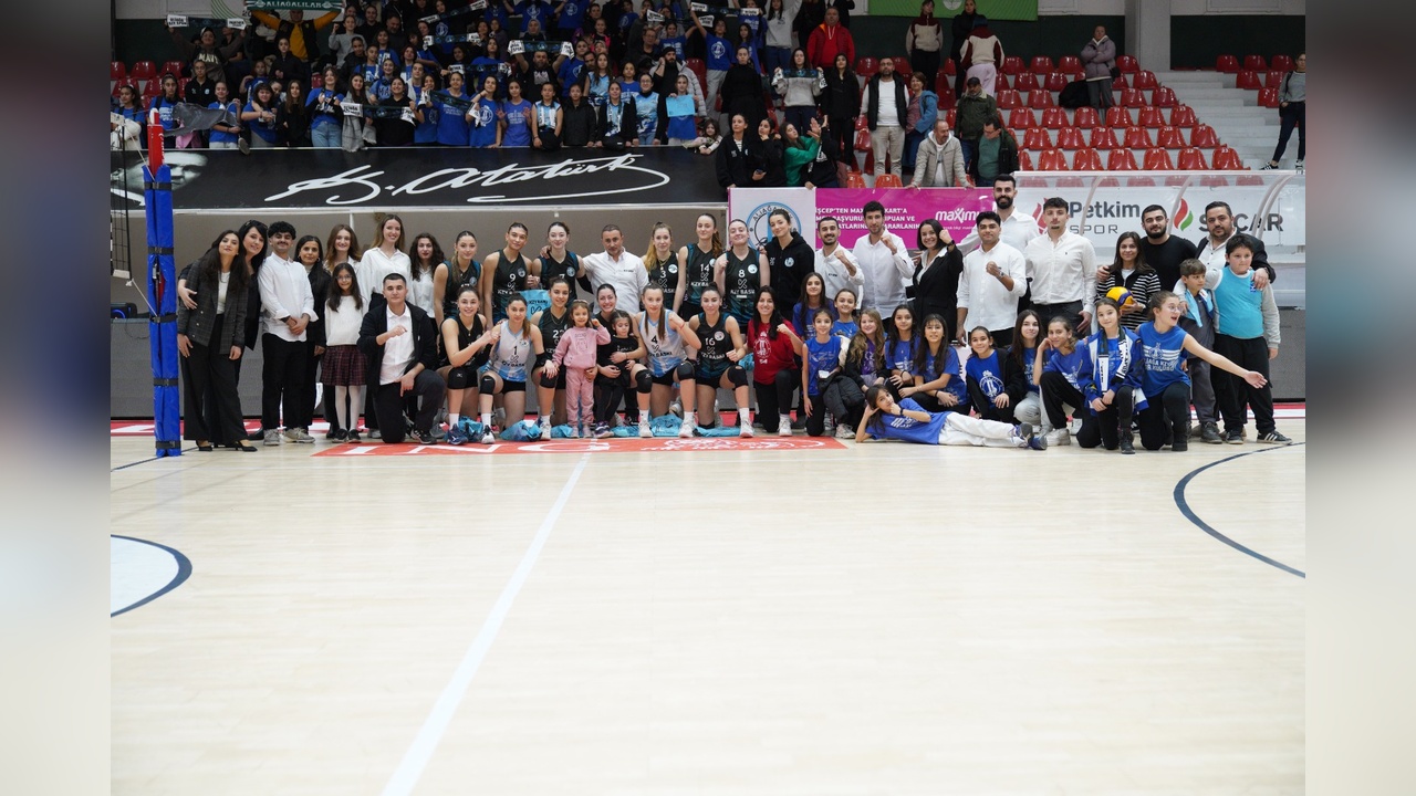 KZY, Aliağa'yı Voleybol Arenasında Gururlandırıyor