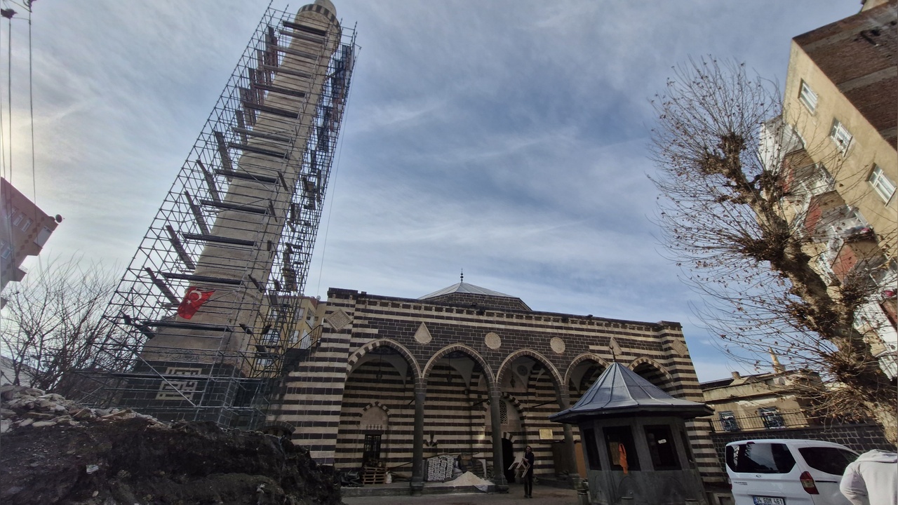 Diyarbakır'da Tarihi Yapıların Restorasyonu Devam Ediyor