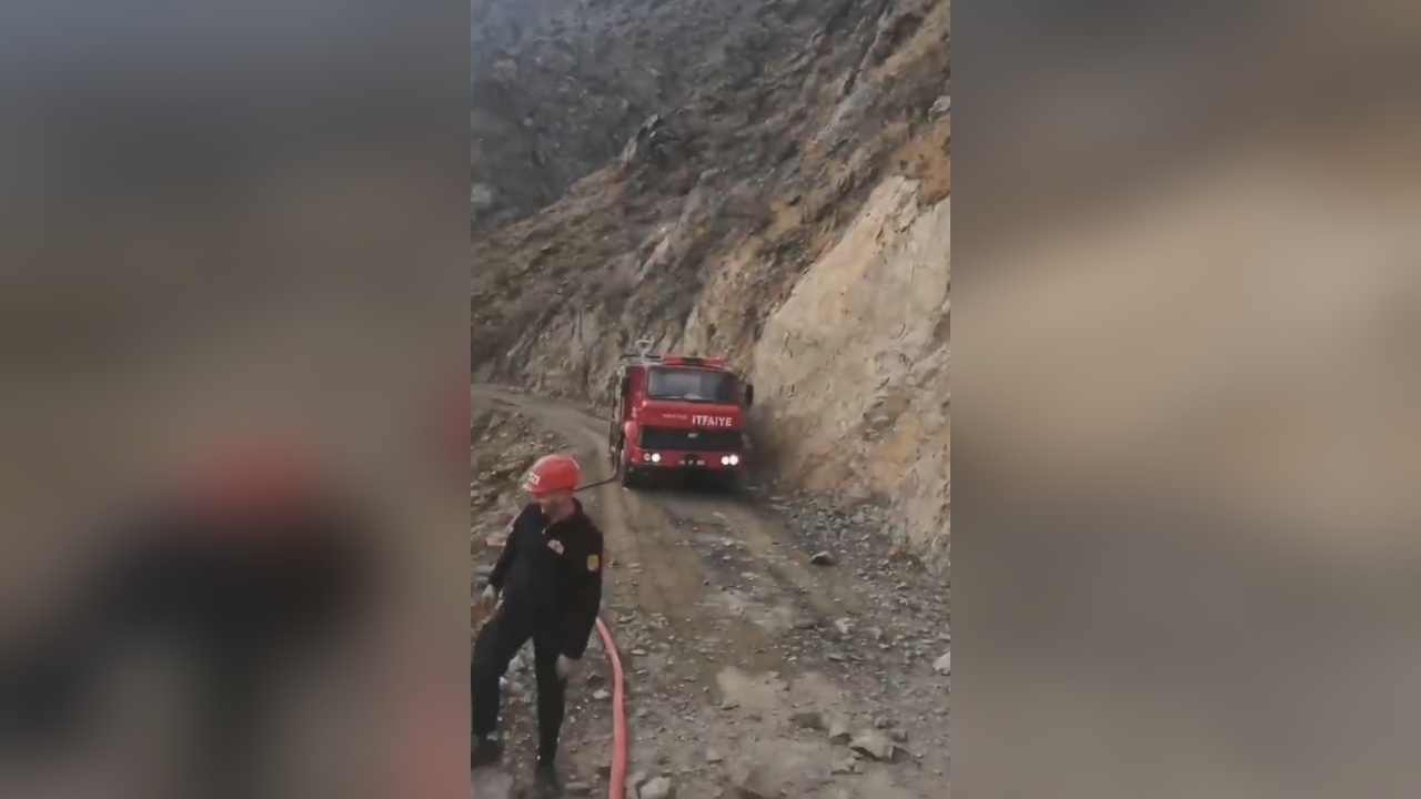 İtfaiye Ekipleri Riskli Kayalara Yapay Heyelan Uyguladı