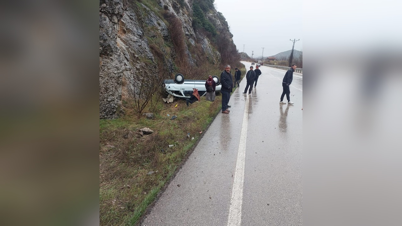 Amasya'da Takla Atan Otomobilde Üç Kişi Yaralandı