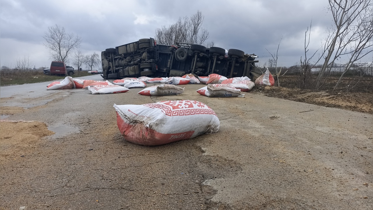 Samsun'da TIR Kazası: Bir Kişi Hayatını Kaybetti, İki Kişi Ağır Yaralandı