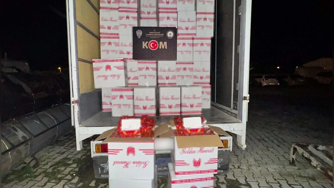İzmir'de Tütün Kaçakçılığı Operasyonu: 5 Kişi Gözaltında
