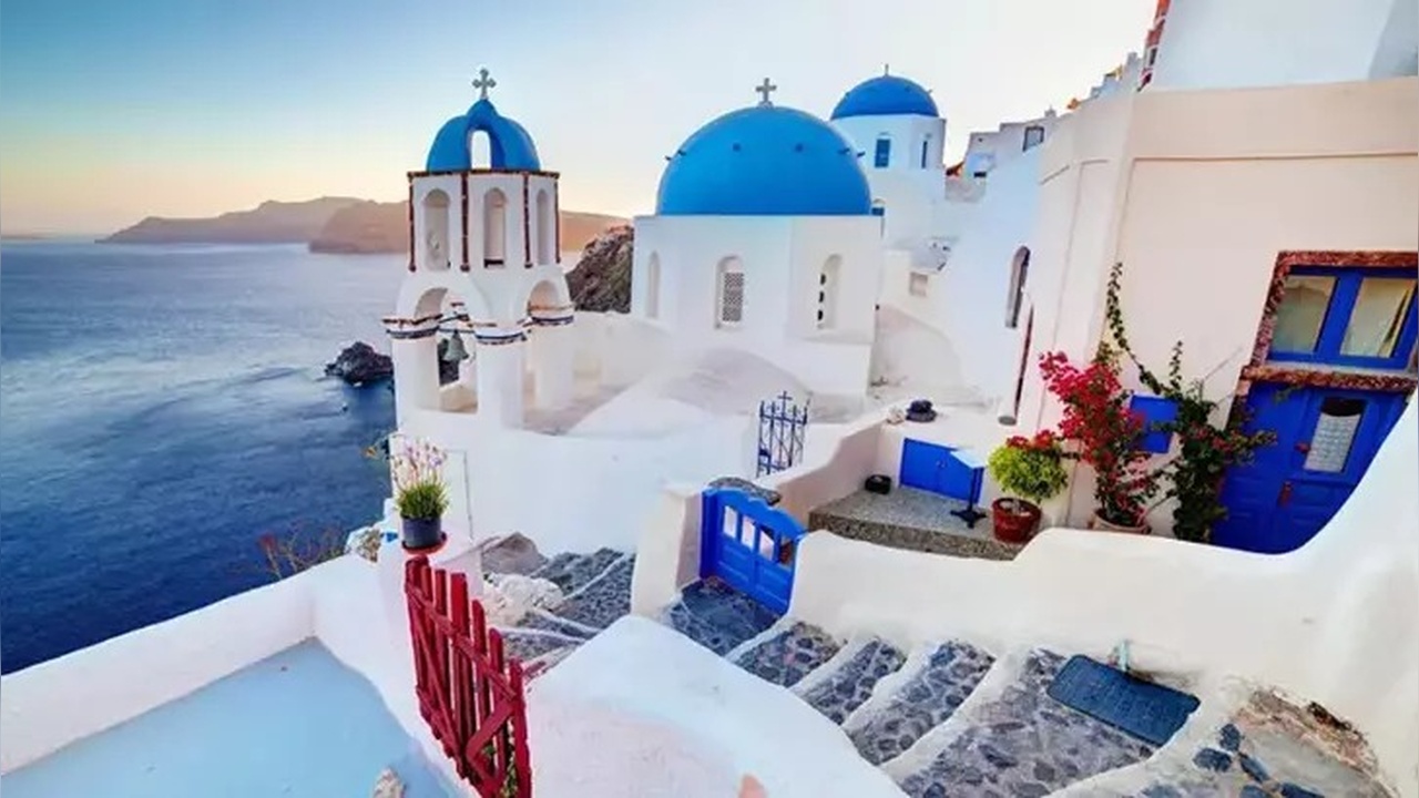 Santorini Adası'nda Sismik Hareketlilik Nedeniyle Büyük Göç