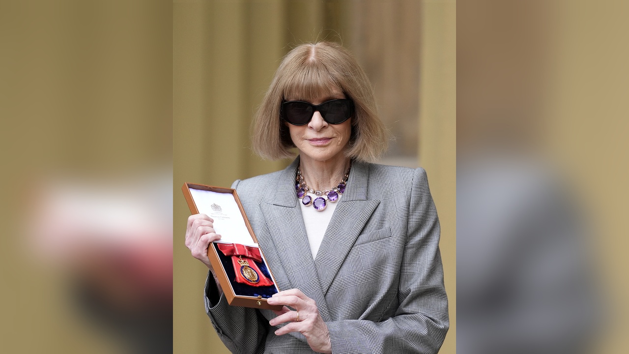 Dame Anna Wintour'a Kraliyet Nişanı Verildi