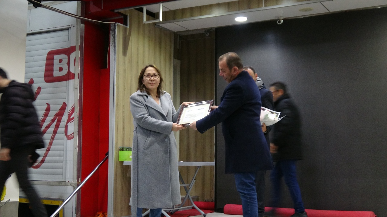 Belediye Personeline ve İtfaiyecilere Hizmet Şeref Belgesi Verildi