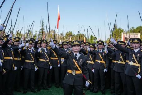 CHP teğmenlerin tazminatını ödeyecek