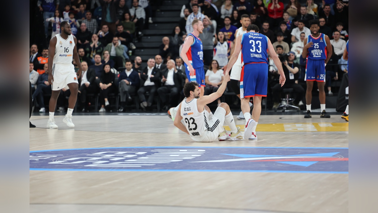 Anadolu Efes, Real Madrid'i Zorlu Mücadelede Yendi