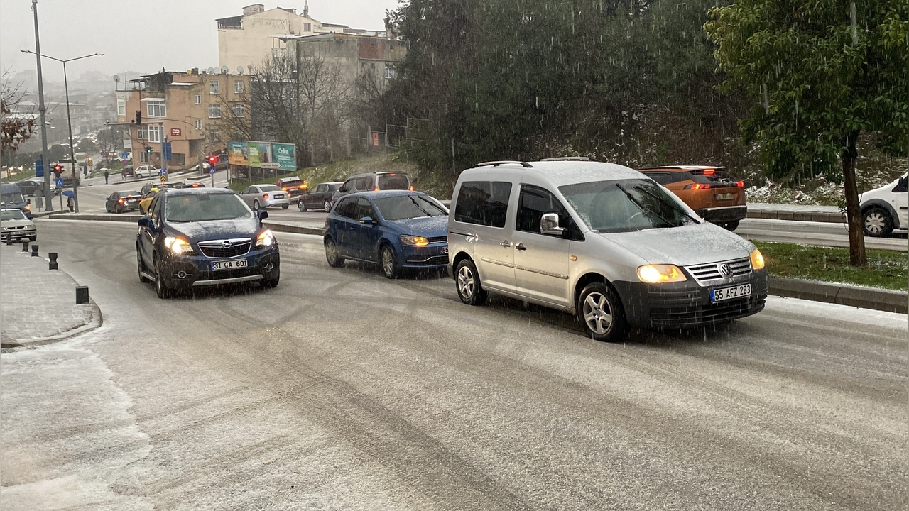 Samsun'da Kar Yağışı Etkili Olmaya Başladı