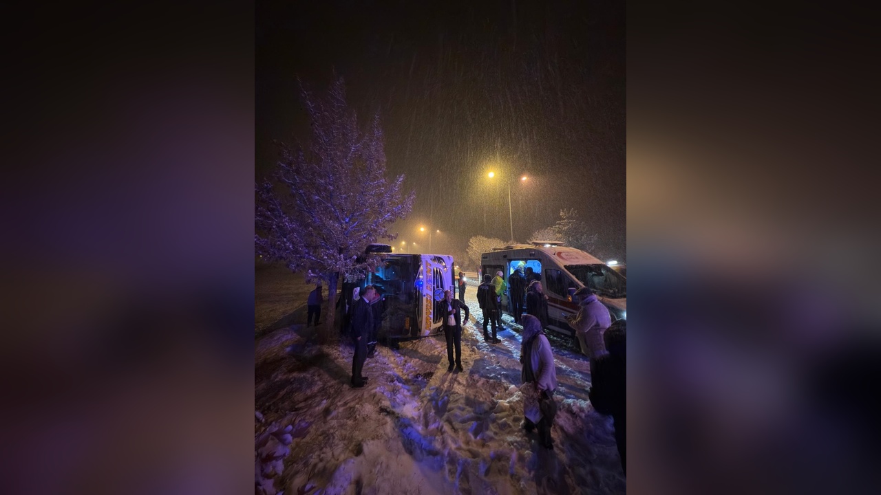 Nevşehir'de Yolcu Otobüsü Devrildi, Altı Kişi Yaralandı
