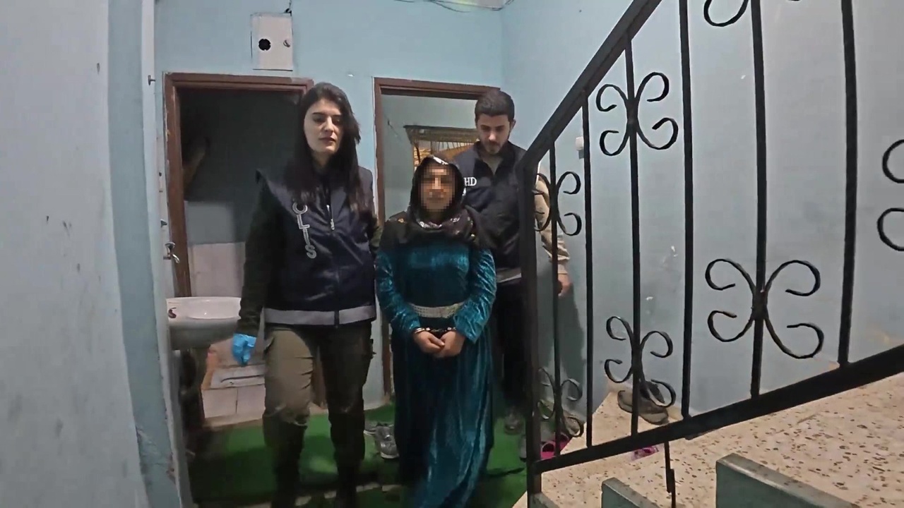 Göçmen Kaçakçılığına Yönelik Operasyon: 17 Kişi Gözaltında