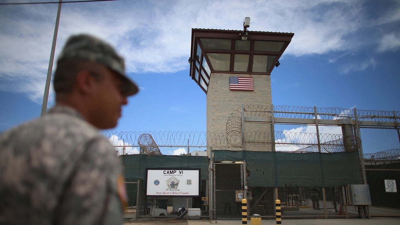 ABD, Düzensiz Göçmenleri Guantanamo Körfezi'ne Yerleştiriyor