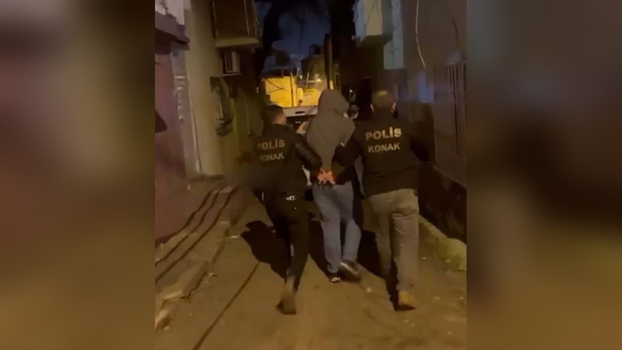 İzmir'de Ahırda Silah ve Uyuşturucu Operasyonu: Üç Kişi Gözaltında
