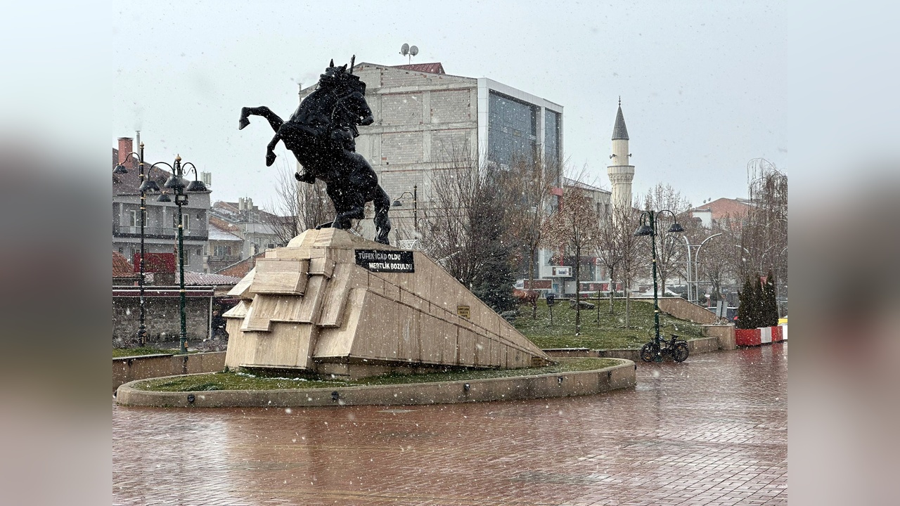 Bolu'da Hafif Kar Yağışı Etkili Olmaya Başladı