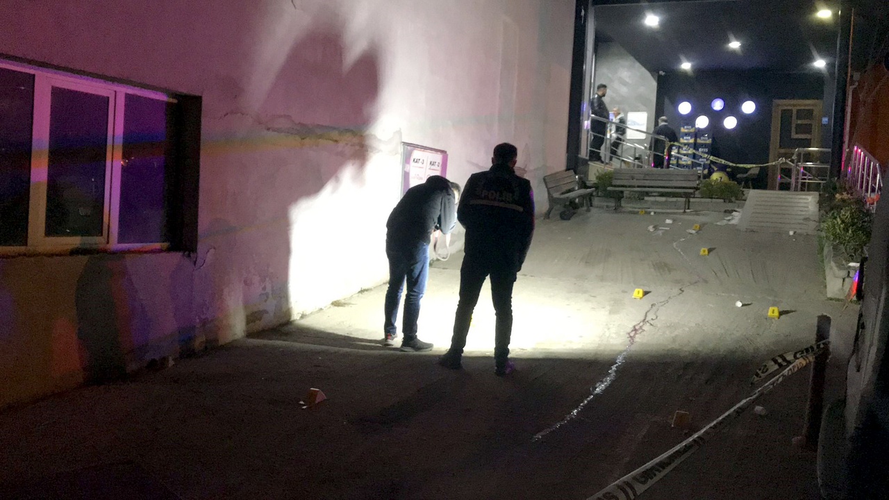 Eğlence Mekanında Silahlı Saldırı: Bir Kişi Hayatını Kaybetti