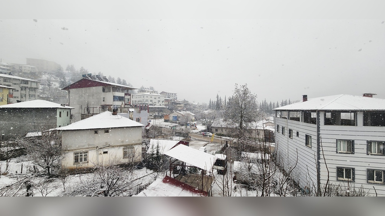 Adana'nın Yüksek Kesimlerinde Kar Yağışı Etkili Oldu