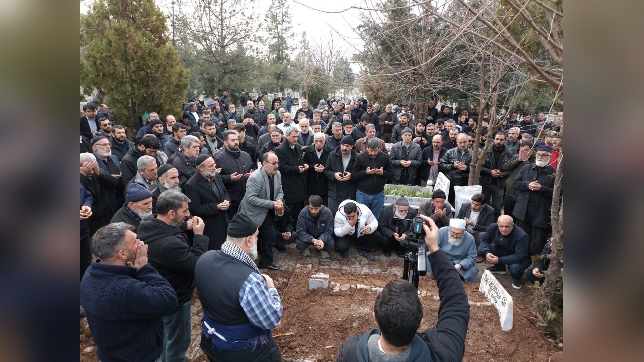 Cezaevi Ziyaretinden Dönüşte Hayatını Kaybeden Kadın Defnedildi