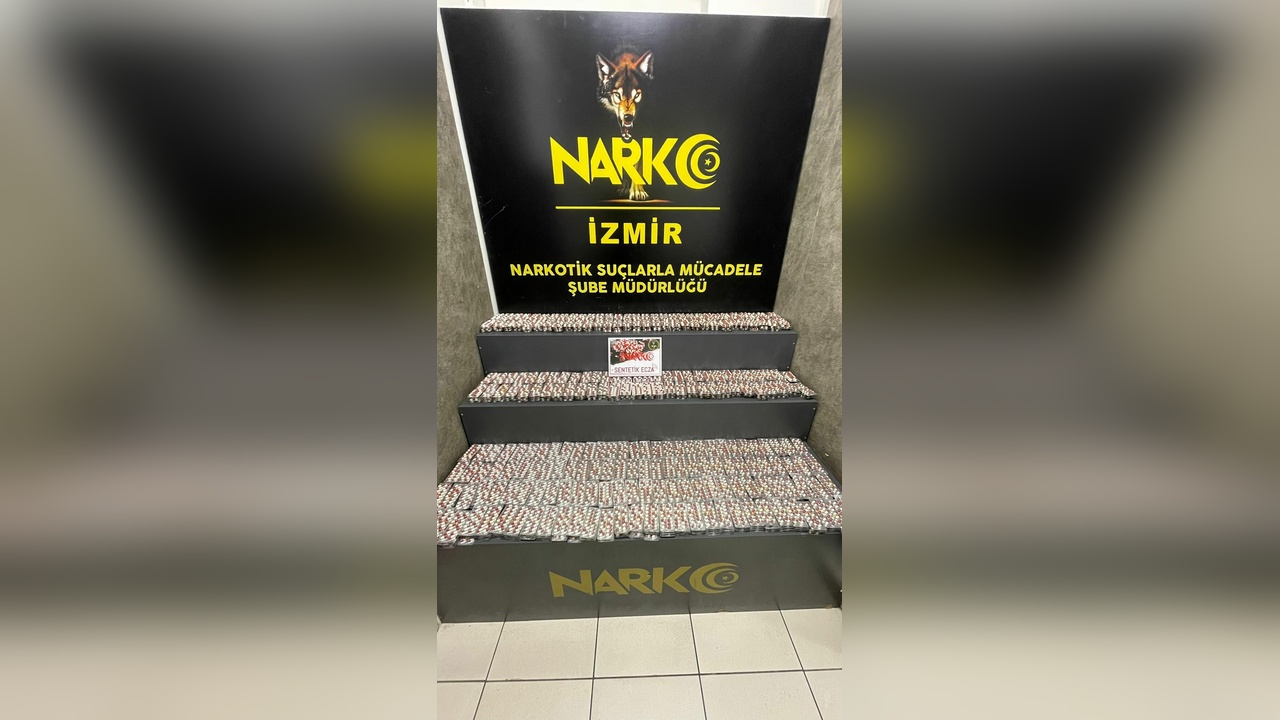 İzmir'de Uyuşturucu Operasyonu: 10 Kilo Esrar ve İki Tutuklama