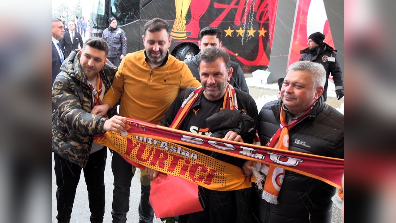 Galatasaray, Bolu'da Çiçeklerle Karşılandı