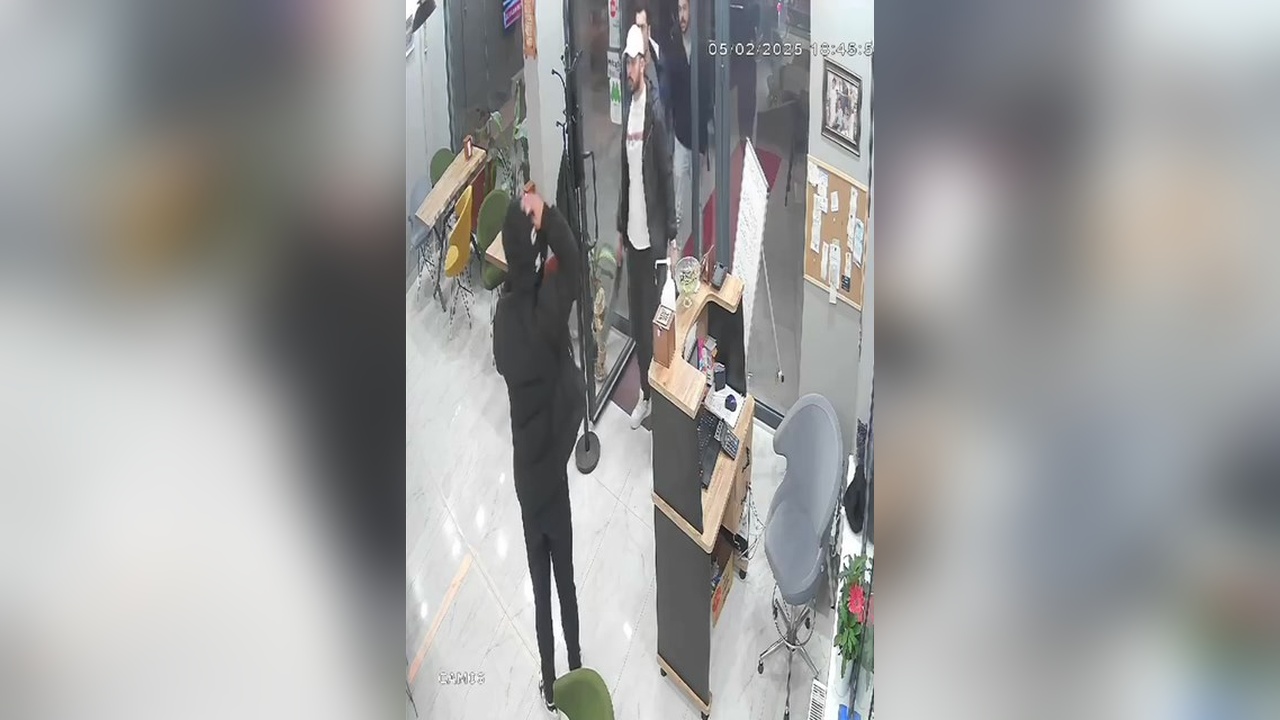 İş Yerine Silahlı Baskın: Kaçışta Esnafın Gazabına Uğradılar