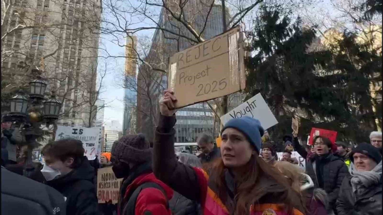 New York'ta Büyük Protesto: Trump ve Musk Hedefte