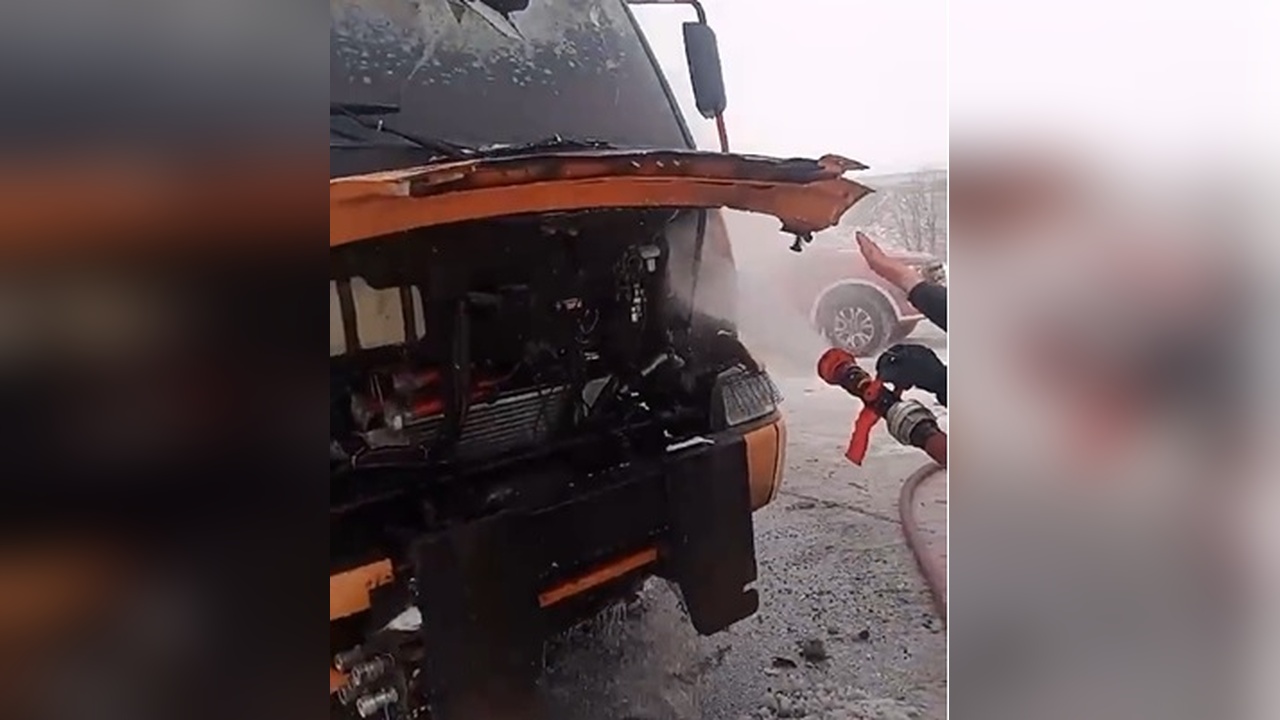 Sivas'ta Kar Küreme Aracında Yangın Çıktı