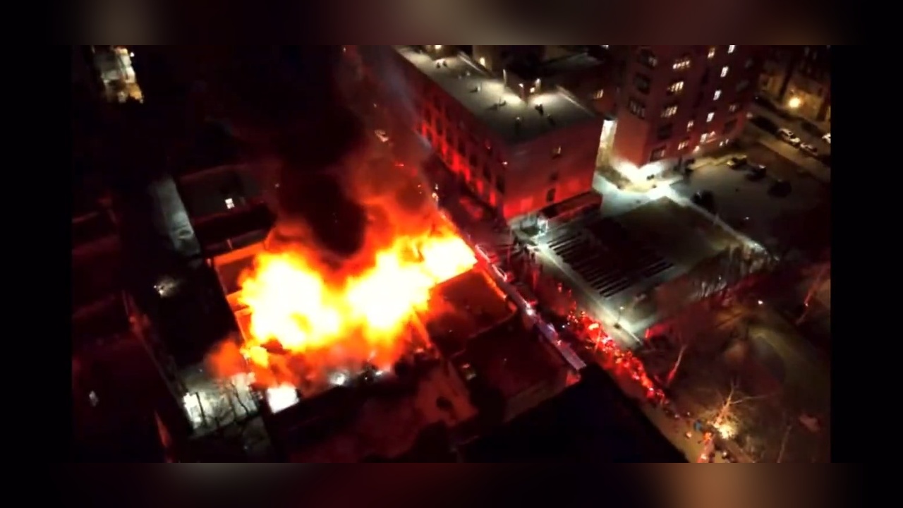 New York'ta 5 Katlı Apartmanda Yangın Paniği