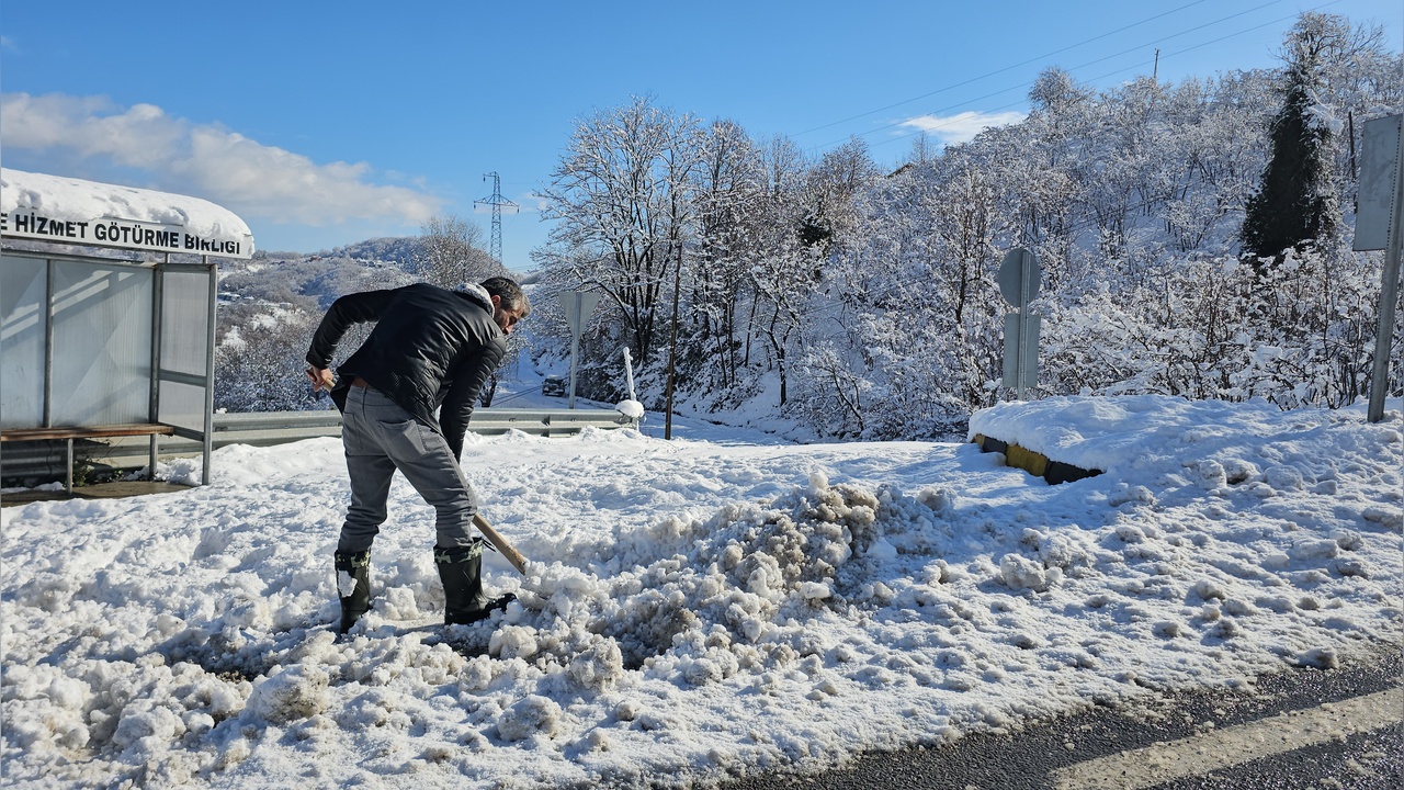 Zonguldak'ta Kış Koşulları Köy Yollarını Kapattı