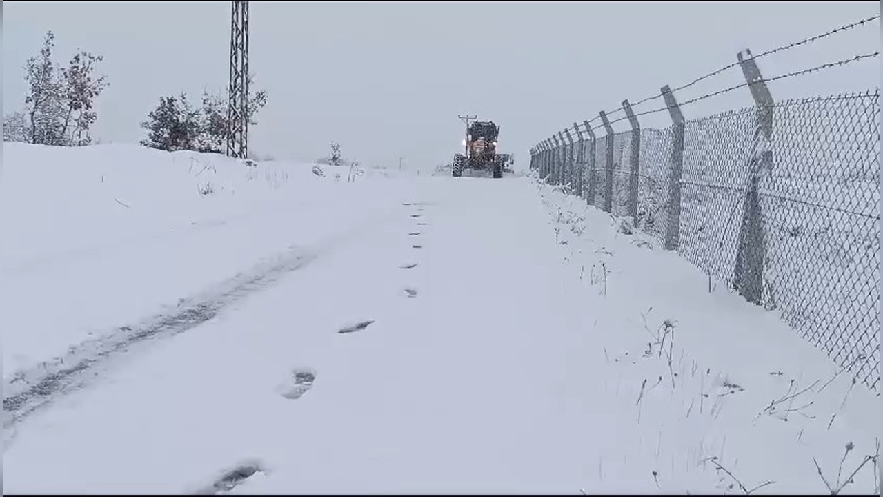 Elazığ'da Kar Yağışı Nedeniyle 172 Köy Yolu Ulaşıma Kapandı