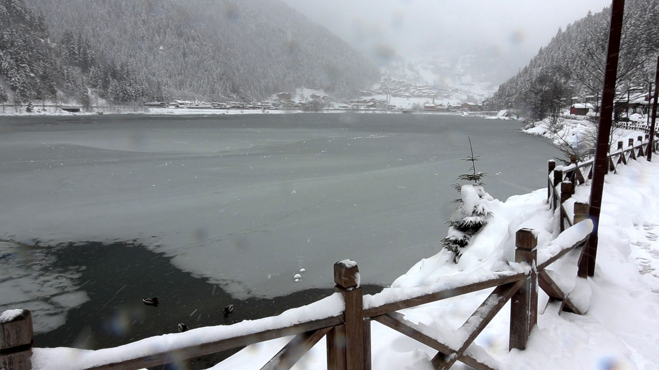 Uzungöl Kış Manzarasıyla Büyülüyor