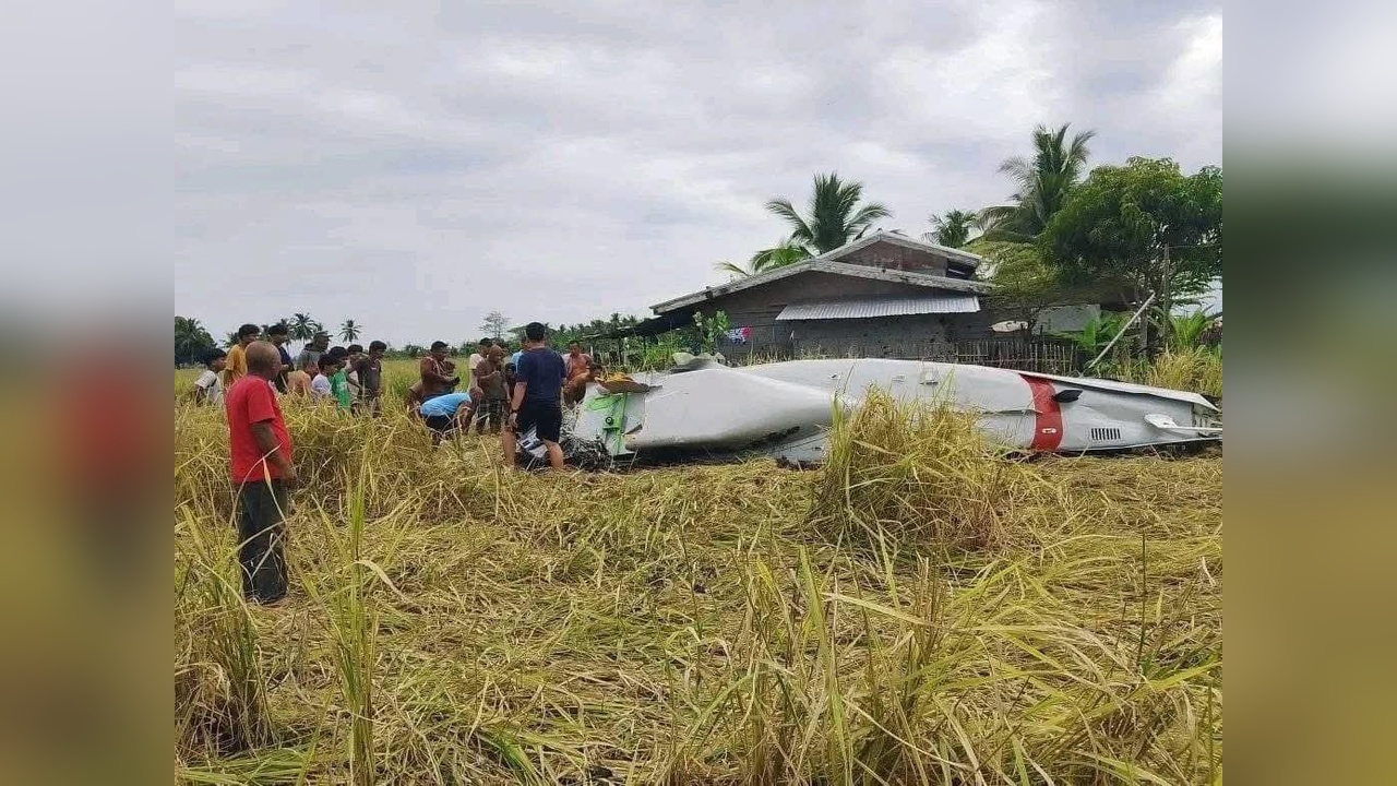 Filipinler'de Küçük Uçak Kazası: Dört Kişi Hayatını Kaybetti