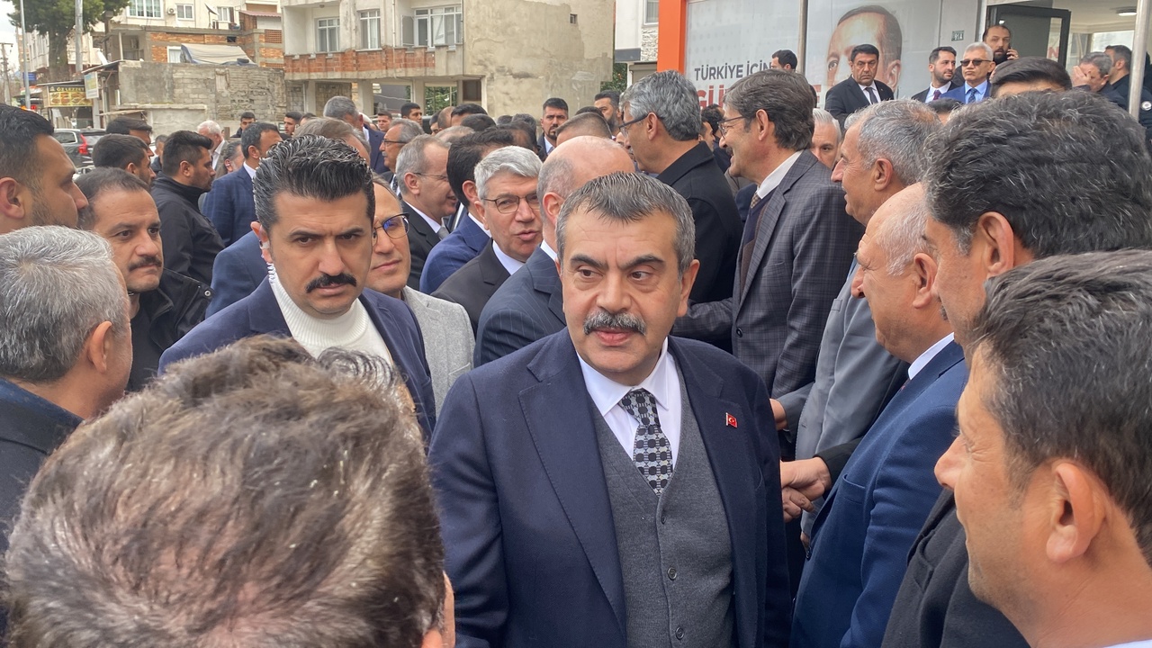 Bakan Tekin, Çocuklara Birlikte Olmanın Önemini Vurguladı